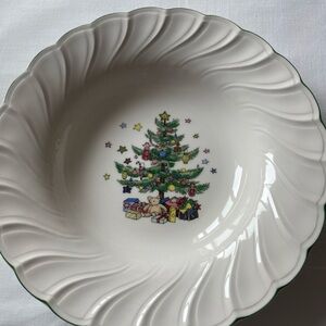 Nikko Christmastime Pasta/soup Plates. 6 available